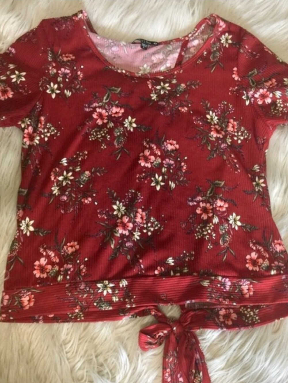 Women’s Red Floral Tie-Hem Crop Top